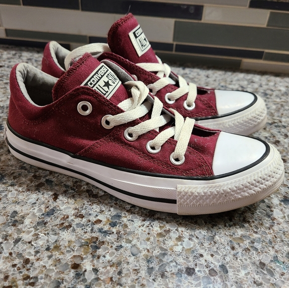 converse burgundy shoes